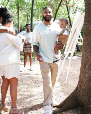 Tyler Lepley Instagram - KING OF THE JUNGLE 🦁 

I love you son, Happy 1st Birthday! 

Venue : @thejulianahtx