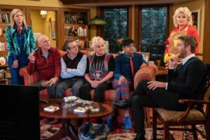 Tyne Daly Instagram - Happy Thanksgiving to Everyone! There’s a wonderful, warm, and witty episode of @murphybrowncbs tonight so gather your loved ones and watch together!