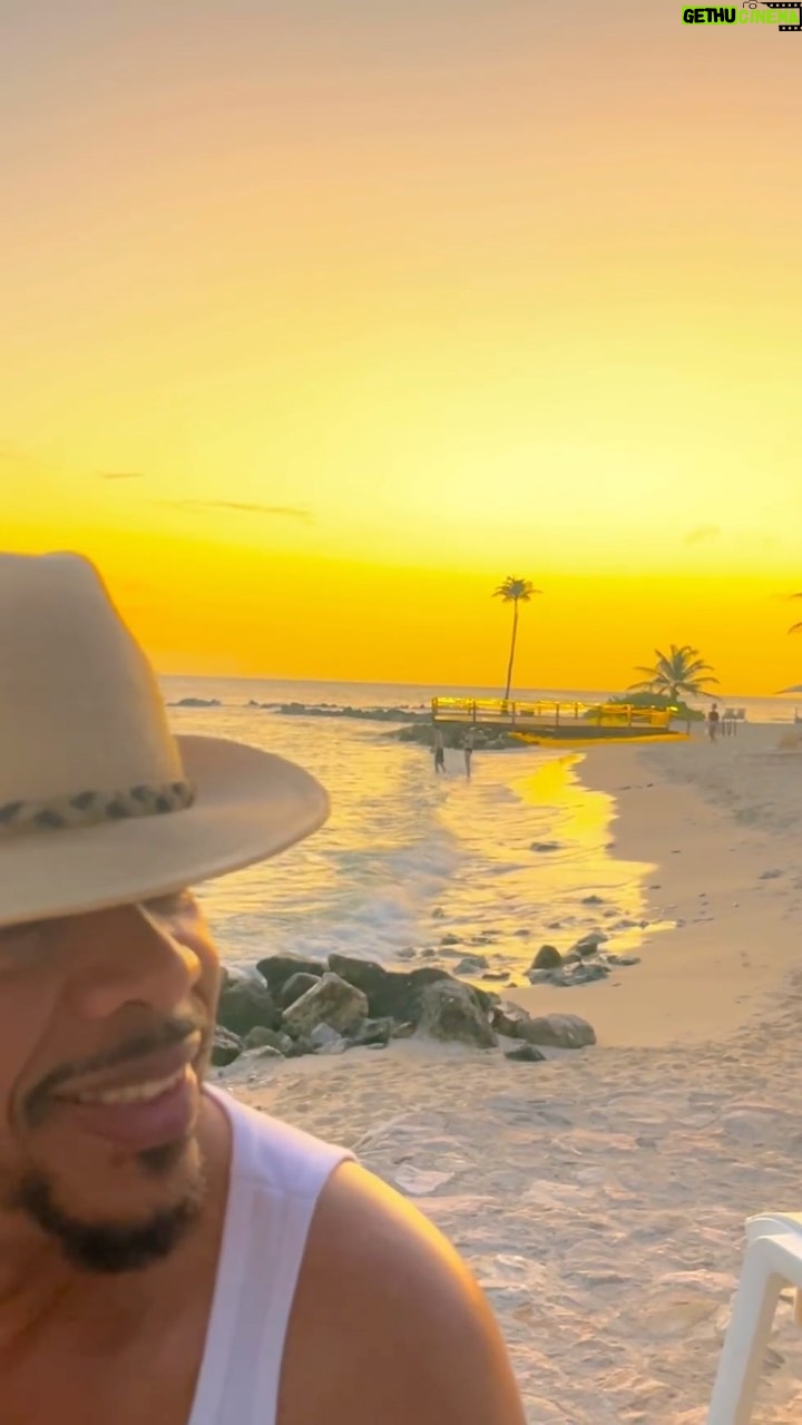 U-God - 4K Likes - Life is good, grabbing some sun, writing some new heat, preparing for New York State Of Mind PT2 with @nas @wearedelasoul and all my brothers @wutangclan #epic #live #livemusic #wutang #nas #delasoul #rap #hiphop #batcave