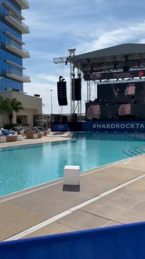 U-God Instagram - Bout to get real sexy today at #hardrocktampa on this New York State Of Mind tour gotta get my swim trunks ready!!!!! Shake yo body body she a hottie hottie 🐝👐🏽🔥🏊🏽‍♀️🍹#hardrock #tampa #hiphop #rap #jetbeautyoftheweek
