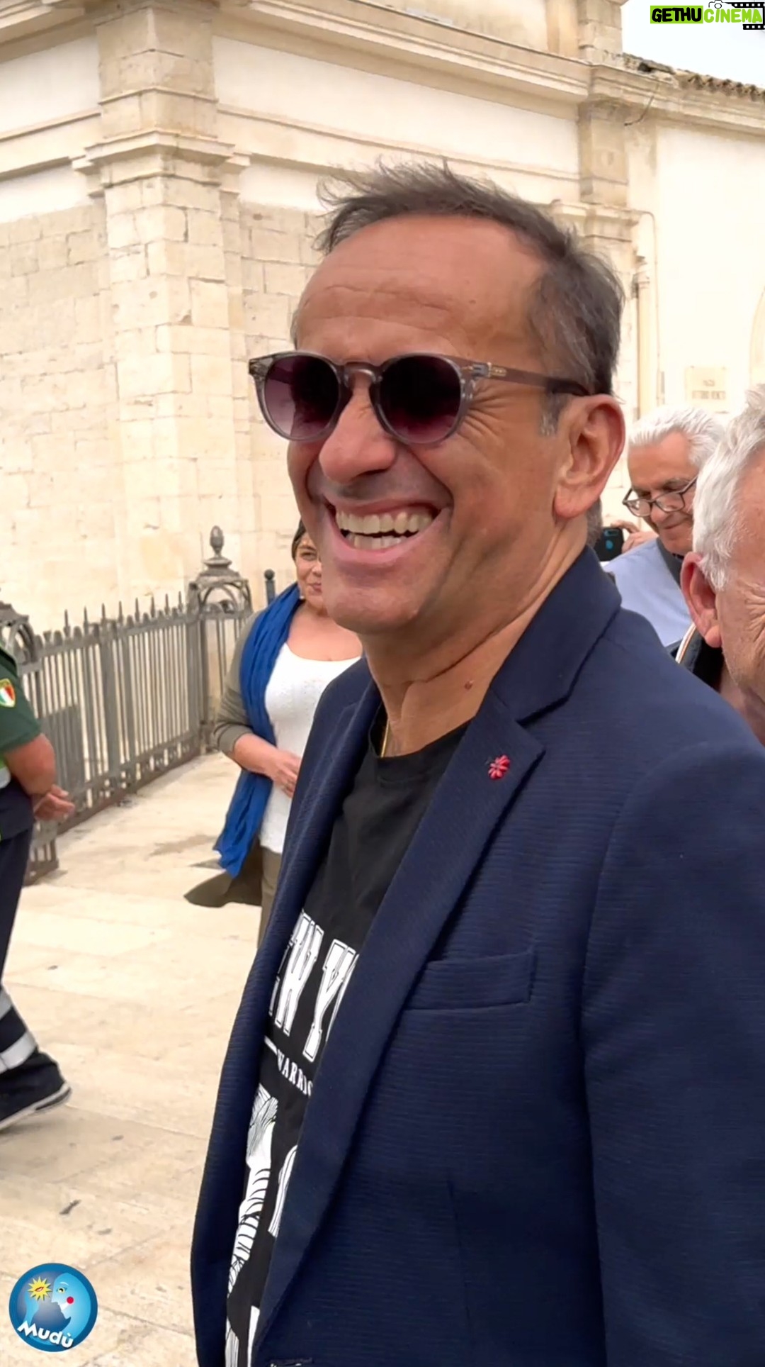Uccio De Santis - 5K Likes - Professor Cosimino sul set del Mudù 11 !!!
#mudù11 #ucciodesantis #backstage