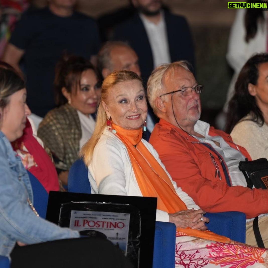 Uccio De Santis - 1K Likes - Una serata davvero emozionante per me.....ricevere il 𝐏𝐫𝐞𝐦𝐢𝐨 𝐓𝐫𝐨𝐢𝐬𝐢 mi ha riempito il cuore e accentuato il sorriso....😍😍😍
𝐆𝐑𝐀𝐙𝐈𝐄 ❣️
@premiotroisi
#premio #troisi #premiotroisi #isoleeolie #sicilia #malfa #isoladisalina #marefestivalsalina
