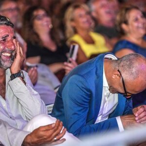 Uccio De Santis Instagram - Ultimo giorno di Luglio a Surbo … grande serata , grande organizzazione.. un grazie al pubblico numerosissimo 😘😘 a presto amici #estate #tour2023 #smile #luglio #ucciodesantis #ucciomudù