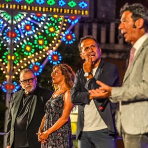 Uccio De Santis Instagram - Ultimo giorno di Luglio a Surbo … grande serata , grande organizzazione.. un grazie al pubblico numerosissimo 😘😘 a presto amici #estate #tour2023 #smile #luglio #ucciodesantis #ucciomudù