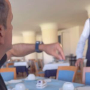 Uccio De Santis Instagram - LA STORIA INFINITA DEL CAPUCCINO BOLLENTE
 I veri problemi  del mattino 😂
10 MILLIMETRI in più di altezza meritava comunque🥲😂🤦‍♂️