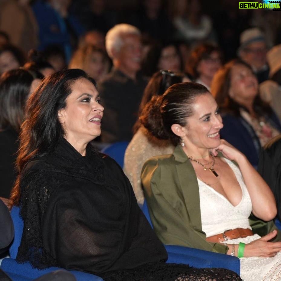 Uccio De Santis - 1K Likes - Una serata davvero emozionante per me.....ricevere il 𝐏𝐫𝐞𝐦𝐢𝐨 𝐓𝐫𝐨𝐢𝐬𝐢 mi ha riempito il cuore e accentuato il sorriso....😍😍😍
𝐆𝐑𝐀𝐙𝐈𝐄 ❣️
@premiotroisi
#premio #troisi #premiotroisi #isoleeolie #sicilia #malfa #isoladisalina #marefestivalsalina