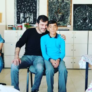 Ufuk Bayraktar Instagram - İlk baķışta eksik gibi görünsede, merhamet, sevgi, tebessüm, samimiyet, hoşgörü gibi bir çoğunun unuttuğu insani değerleriyle çoğumuzdan ileride olan özel evlatlarımızla keyifli vakit geçirdik🌷❤🌍❤,🌷