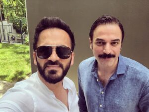 Ufuk Özkan Instagram - Apo babamız doğmuş iyiki yol arkadaşım olmuş Aras ve sevgili eşiyle mısmutlu yılları olsun🙏🙏👏👏👏🧿🧿 Başımızda olsun nice başarılara imza atmaya devam edelim🤜🤛 @abdullahbulut@abdullahbulutmanagement#apo#baba#niceyıllara