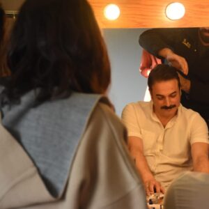 Ufuk Özkan Instagram - Volume 4 🤜🤛 @aileleryarisiyor.tv @eustun @staff.film @trt1 @erdaldemircii @abdullahbulutmanagement