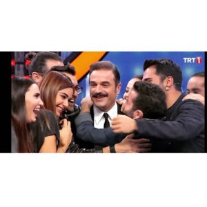 Ufuk Özkan Instagram - Aileler yarışıyor can ekip,can misafirler anılar volume 2 devam (1günde özlenirmi özlenir canlar) @aileleryarisiyor.tv @staff.film @eustun @trt1 @erdaldemircii @abdullahbulutmanagement