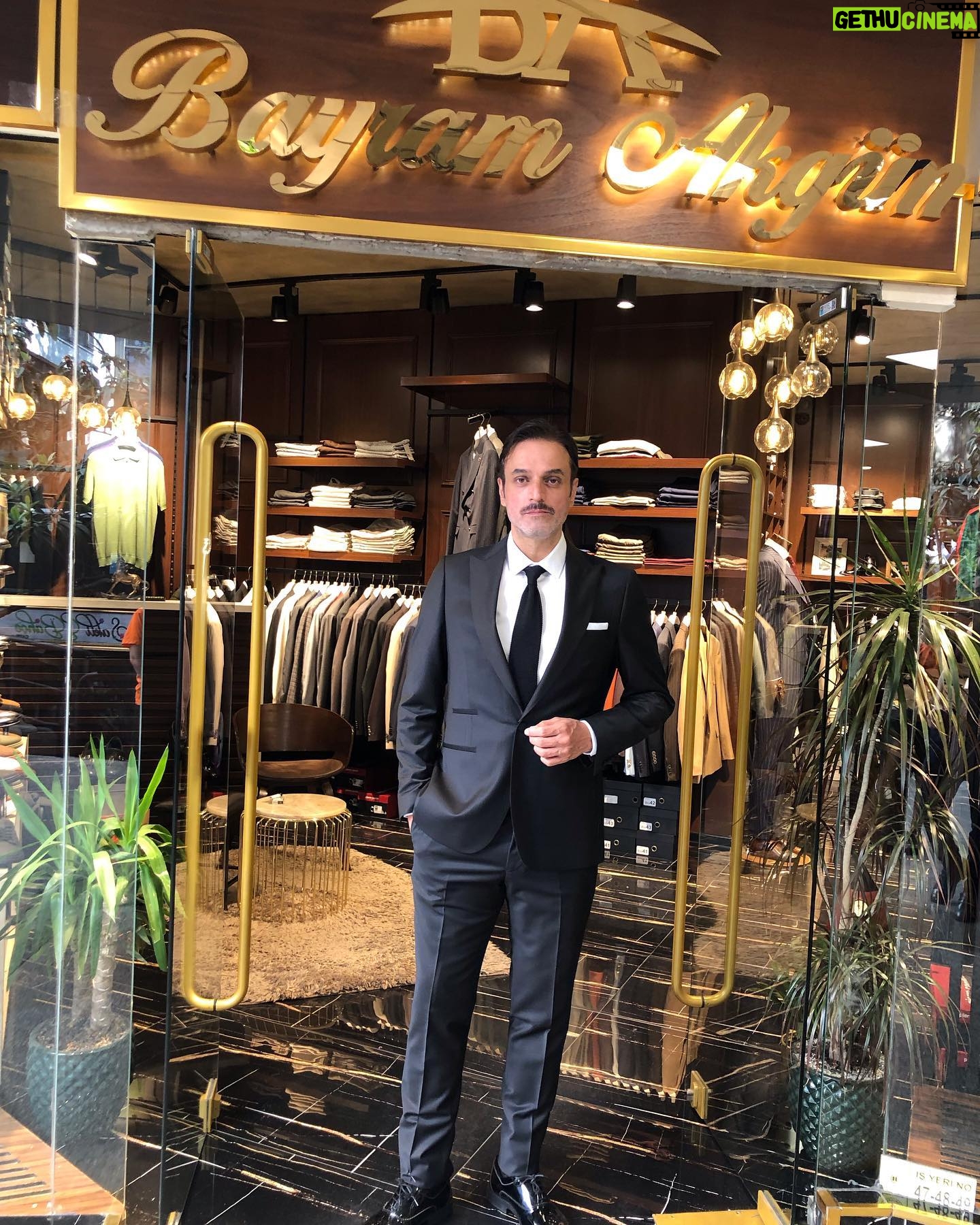 Ufuk Özkan - 6.7K Likes - Bu akşam @gencliksporbak sahnede misafiri oldum.Bu özel geceye beni hazırlayan @bayramakgunbesiktas ‘a teşekkürler