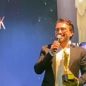 Uğur Arslan Instagram - Mersin @altincilekodulleri nde En iyi erkek sunucu ödülünü; Halit Kıvançlar, Orhan Boranlar, Cenk Koraylar adına alıyorum. Ne yazık ki artık onlar gibi bir sunucu olmak, bir meziyet veya tercih sebebi değil :( …⁣
.⁣
.⁣
.⁣
.⁣
.⁣
#actor #actors #director #game #gamer #gaming #hollywood #movie #movies #oyuncu #parents #place #proud #read #road #sad #sahne #sanat #schauspielerin #setlife #son #theatre #trilingual #vans #view #walk #womeninfilm