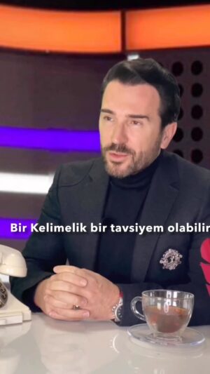 Uğur Arslan Instagram - Hayat derinliğe yolculuktur, insan kendi derinliklerine yol aldıkça kemale erer. Sığ yerlerde sığ insanlarla vakit kaybetmeyin…
