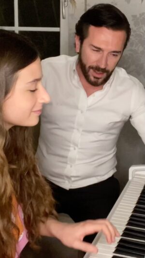 Uğur Arslan Instagram - Canım Kızımla bayram düeti 🧿👏
@ceylinmusic 
@ugurarslanvip 

#hüznüngemileri  #uğurarslan #ugurarslan #ceylinmusic #ceylinselinarslan #instagram #fyp #keşfet  #kesfet #foryou