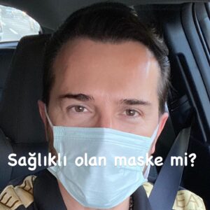Uğur Arslan Instagram - Hangi maskeyi seçelim? Yakışanı mı? Koruyanı mı? Çift maske mi?