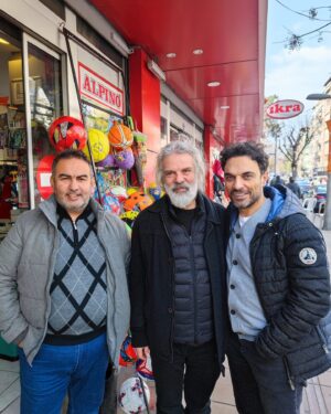 Uğur Aslan Instagram - 📍İsmail Akgül’ün ve Uğur Aslan’ın sanat yolculuğuna başladığı büyük Usta Rasim Tuna ile yeniden birlikte, 30 yıllık sanat yolunda ustaya saygı 🙏🏼