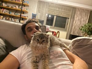 Uğur Aslan Instagram - Biz Simitle YARGI izliyoruz😎😎😎