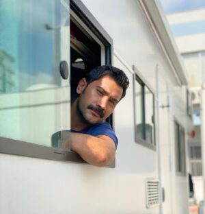 Uğur Güneş Instagram - Efendim?🕺🏻😌