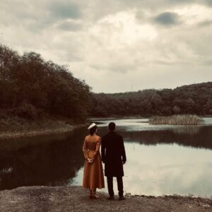 Uğur Güneş Instagram - O iyi insanlar,o güzel atlara binip çekip gittiler…... #kanunsuztopraklar yeni bölümü  ile  yarın akşam saat 20:00 de Fox tv’de 👊🏻👀 @kanunsuztopraklar @goldfilmyapim