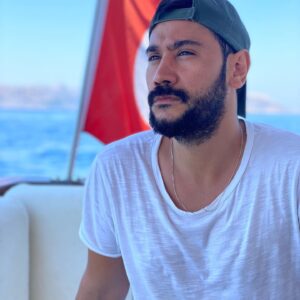 Uğur Güneş Instagram - Loading..🕺🏻