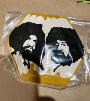 Uli Latukefu Instagram - THANK YOU to @delicioustwists for making this incredible handmade cookie package for a special Young Rock fan. They look and taste amazing (I swear I had my one made for me not out of this package) 😂

NEW EPISODE TOMORROW NIGHT 8:30/7:30c on @nbc 

Trust, you don’t want to miss this one. 😤💪🏽

#peopleselbow 
#youngrock 
@therock 
@sevenbucksprod