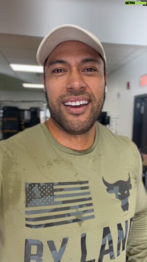 Uli Latukefu Instagram - Mind me catching my breath 😂
Thank you for the #youngrock💪🏾🌺 love.

We are still in the middle of shooting and still here working. We’re back again TONIGHT on @nbc 8:30/7:30c and just warming up. 

Also, INCREDIBLY grateful to be able to support @projectrock and @militaryfamilyorg giving military families time to connect through Operation Purple Camp. 

Thank you to ALL service men, women and families. Forever grateful. ❤️