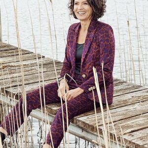 Ulrike Folkerts Instagram - ABSCHIED FÄLLT SCHWER #sommer #berlin #work #tatort #ich komme #liebezumwasser  #faraway #neueaufgaben #swr #tv #by  @edith_held @beweiss.costumedesign