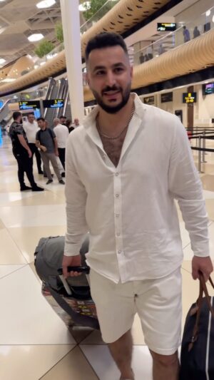 Ülvi Həsənli Instagram - @esmira__hesenli  Günortadan gəturib məni ki,gecikərik😂😂😂