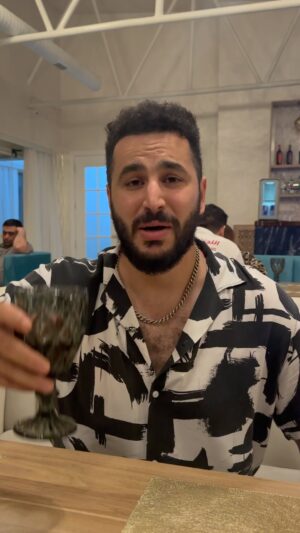 Ülvi Həsənli Instagram - Bakılılar gününüz mübarək,ay Bakılılarım!🍷🍷