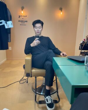 Um Mun-suk Instagram - ..
