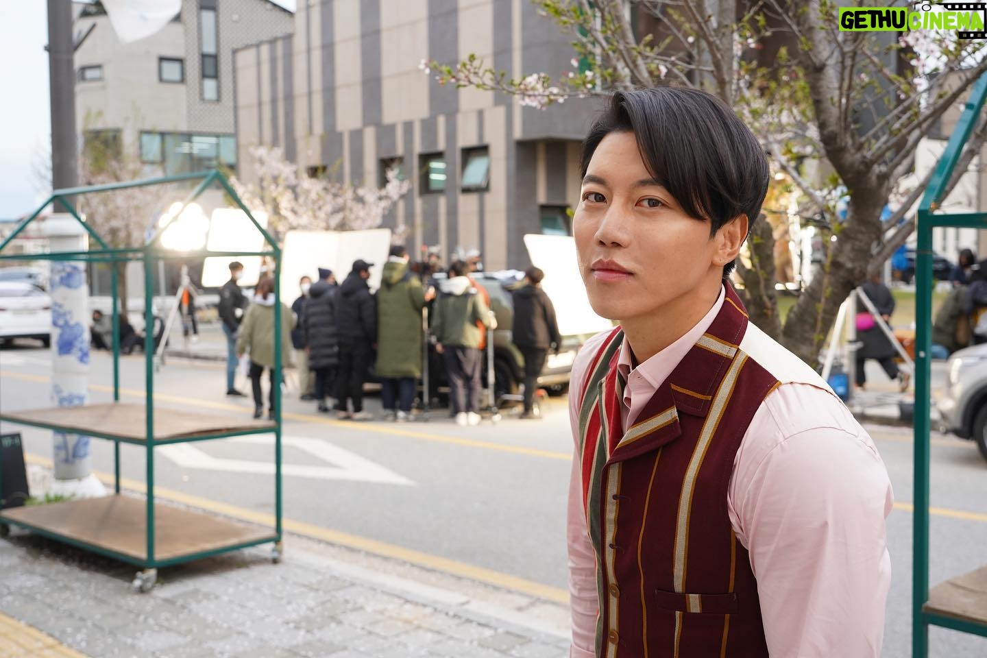 Um Mun-suk - 8.5K Likes - 캐스퍼와 함께..
#캐스퍼#현대자동차#캐멋있어#광고촬영