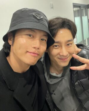 Um Mun-suk Instagram - 언제 어디에서든 빛이나는 수영이 
너무 멋져 연극을 보는 
3시간이 너무 감사했어 
정환아 에릭은 너다 쵝오  #와이프#연극