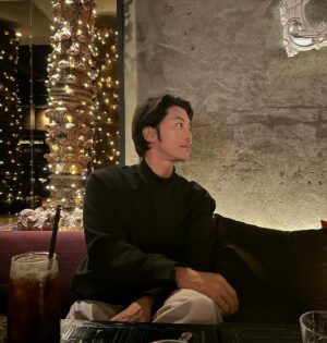 Um Mun-suk Instagram - 감사했던날🤍
야사멤버 쵝오