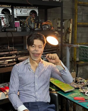 Um Mun-suk Instagram - 진모야 웃어😄
굿~잡