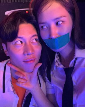 Um Mun-suk Instagram - 진모 활약 기대 하세요^^ #굿잡 오늘밤 9:00굿잡