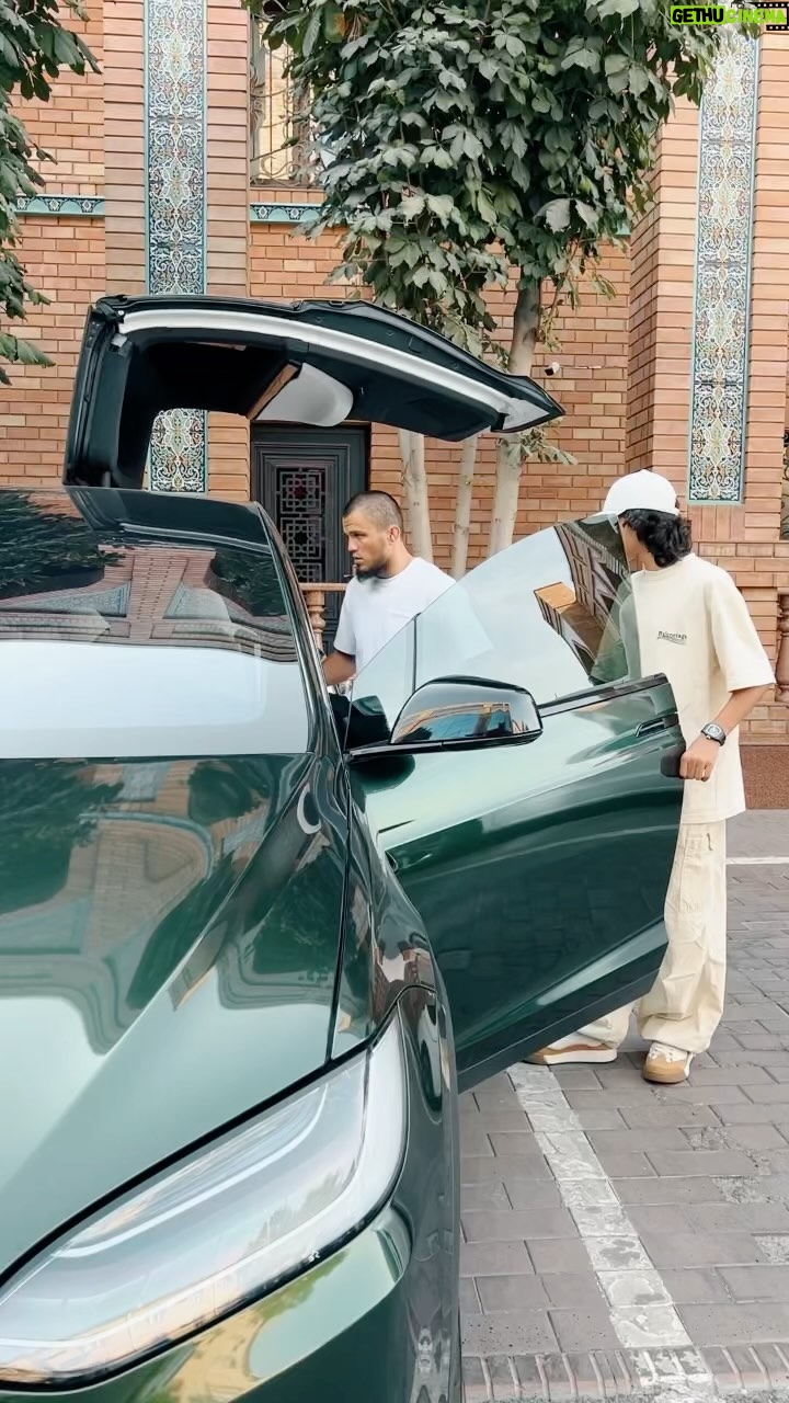 Umar Nurmagomedov - 35.5K Likes - Today it was great day
Отличный день в Узбекистане
Хорошая тренировка в @befitpro.uz
@7saber.uzbekistan @7saber @otabek_muhammadalievich
