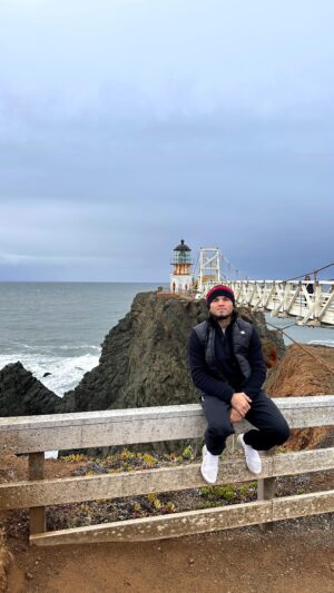 Umar Nurmagomedov Instagram - 🌊
Волны об скалы разбиваются 
 Мечты от бездействия