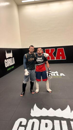 Umar Nurmagomedov Instagram - @usman_nurmagomedov  говорит что не комфортно со мной в клетке , не может выкладываться в полную потому , что я старше . 
Я ему верю и я считаю что это правильно ✅ 
  Совсем чуть-чуть и полетим домой с еще одним поясом #InshaAllah