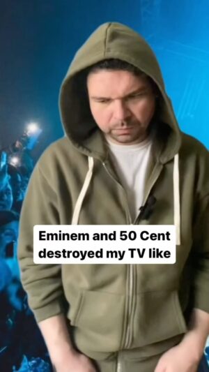 Umberto Celisano Instagram - Drop and give me 50. The TV had it coming @50cent 

#pushups #drakediss #kendrickdiss #rapbeef #euphoria #notlikeus #familymatters #fyp #foryou #eminem #50cent #gunit #20v1
