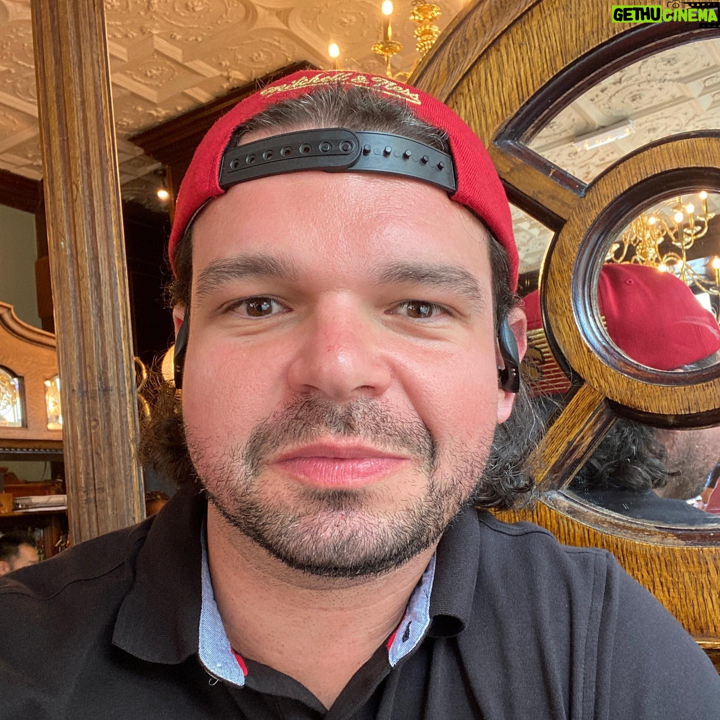 Umberto Celisano - 66 Likes - Hands down, one of the greatest and most unexpected experiences of my life. Thank you London, I love you, and may God save The Queen!
#london #england #bigben #buckinghampalace #thequeen #love #alllove #thankyou