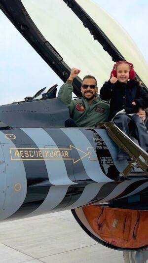 Ümit Erdim Instagram - Hedef gökyüzü! 🇹🇷 @soloturk @savunmabakanligi