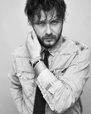 Ümit Kantarcılar Instagram - 👔

Fotoğraf: Muhammet Kayku @muhammetkayku
Styling: Eylem Yıldız @eylmyldzz
Makyaj: Banu Aksungur @banu_aksungur
Saç: İsa Töre @isatore
Fotoğraf Asistanları: Büşra Korkmaz, Nuri Karaman @buskorkmazz @hallederworks
Styling Asistanları: İrem Sönmezer, Eylül Gülin Ayalp @iremonwork @eylulayalp
Mekan: Kayku Stüdyo @kaykustudio
Pr, İletişim: Şefkat Peker @sefkatpeker
Ajans: Uk İletişim @ukiletisim