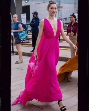 Unity Phelan Instagram - Celebrating the @nycballet Fall Gala 💗🩷💗

👗: @maisonvalentino 
📸: @julieskarrattphotography & @jaredsiskin & @ninawestervelt 

Feeling so honored to be a part of this company’s 75 year history! Catch us for one more week this Fall, and lots of other exciting shows through 2024 ❤️