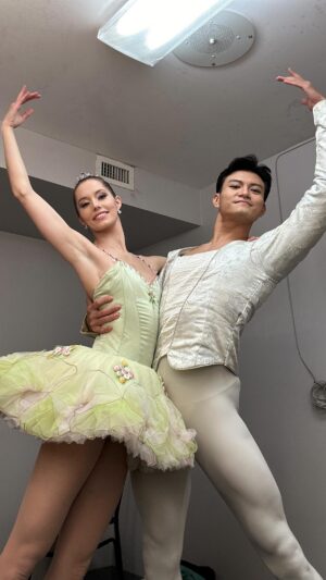 Unity Phelan Instagram - This is what we do between the two shows @ctballet 🫶🏻Thank you for having us!
