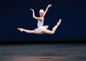 Unity Phelan Instagram - Namouna, A Grand Divertissement by @alexeiratmansky 💙🤍💙

I absolutely loved exploring this character and ballet with @tgs0530 and the amazing @nycballet dancers ❤️