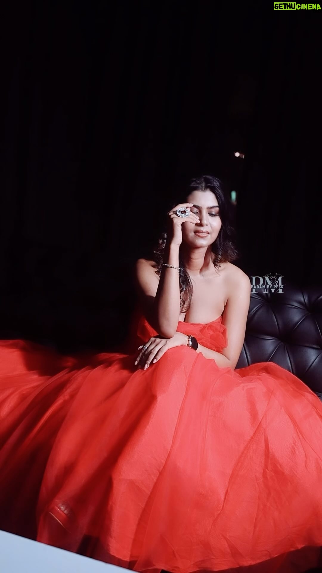 Upasana Rai - 3 Likes - Event #Madgala
👗 @vikram.vickykapoor
💄💇🏾♀️ @seldonartistry
📍 @zebracrossinglounge
📹 @padambypeer
.
#upasanarc #upasana #event #ootd #redcarpet