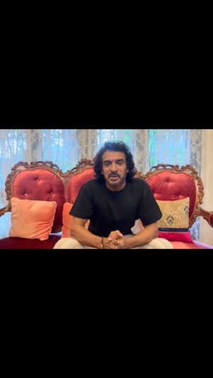 Upendra Instagram - ಎಲ್ಲಾ ಅಭಿಮಾನೀ ದೇವರುಗಳ 🙏ಗಮನಕ್ಕೆ….
@uppifcofficial 
@Uppi_disciple 
@priyankauppi 
@ar_prajaakeeya 
@PrajakeeyaUPP 
@uppi
@LahariMusicIN
