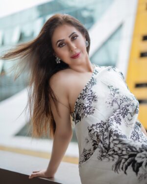 Urmila Matondkar Instagram - Prowl..🦋🦋🦋