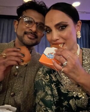 Utkarsh Ambudkar Instagram - A beautiful night celebrating south-Asian excellence at the Oscars with the whole crew. 

we used to all fight to get into the same room to audition for the same role that none of us were right for anyway. 

a lot has changed in a very short amount of time. 

proud to represent my community 
to celebrate our wins 
as a powerful “we”. 
An “us”.
As a whole. 
When you win. 
We all win. 

Fuggin love you guys. 

Hosts:
Tanfrance
@sharmeenobaidchinoy
@lilly
@rupikaur_
@kalpenn
@therealhannahsimone
@anitachatterbox
@shrutirya
@archanamisrajain

Sponsors:
@paramountco
@chivasregalusa
@taaforg
@goldhouseco
@agame.pr
@_productofculture_
@contentforchnge
@Captiv8
@honto88