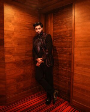 Utkarsh Sharma Instagram - Sad that it’s Monday? Then dress up like it’s Friday 🤵

Styled and Designed by @sulakshanamonga 
Thank you for this 😇😇